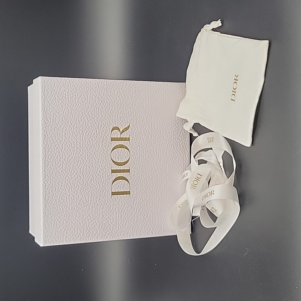 DIOR Gift box with ribbon, tissue, drawstring bag, White/gold, Medium